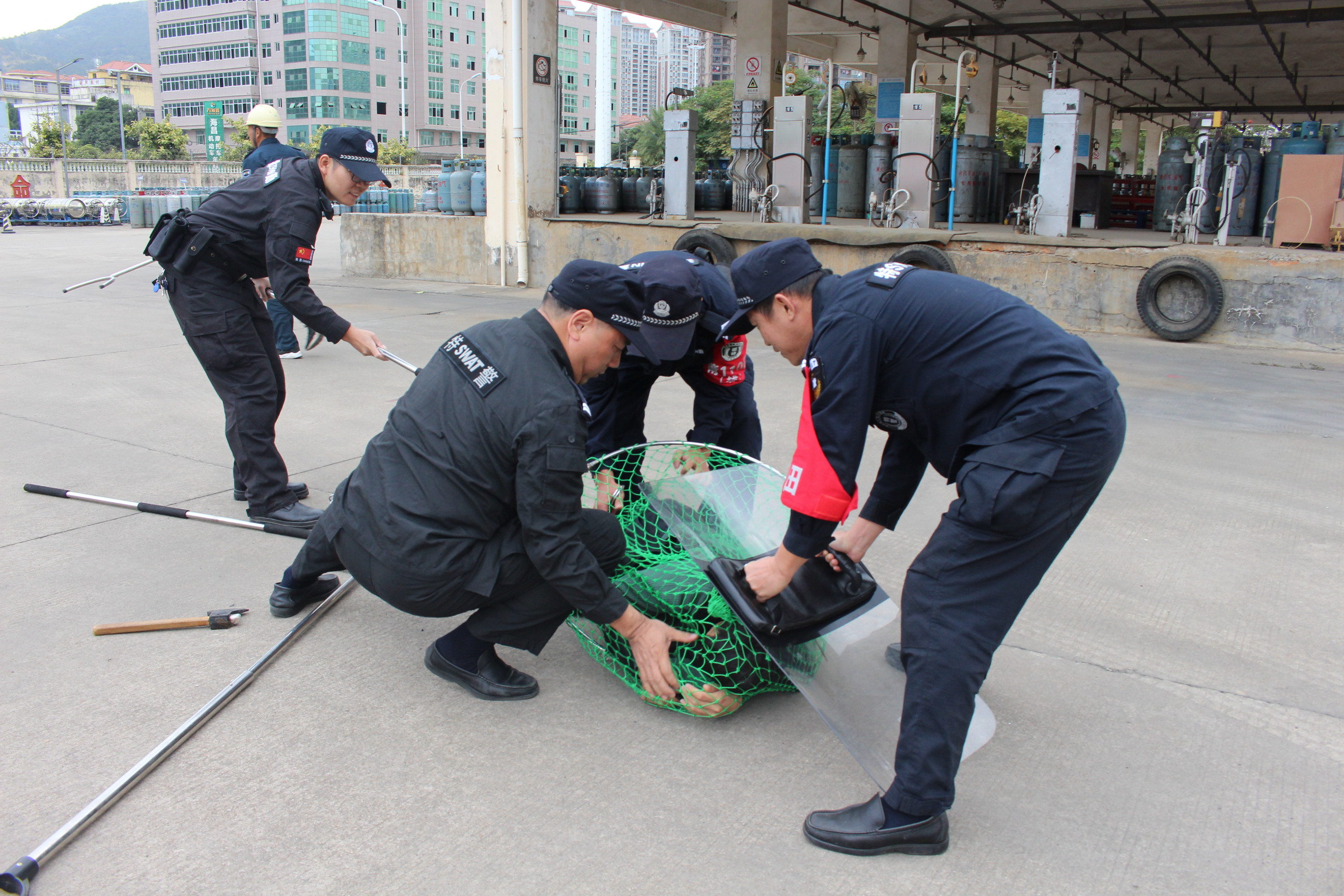 4、特警制服歹徒.JPG